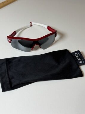 OAKLEY RADAR RANGE TEAM RED W/ BLACK IRIDIUM STRAIGHT STEM SUNGLASSES AUTHENTIC